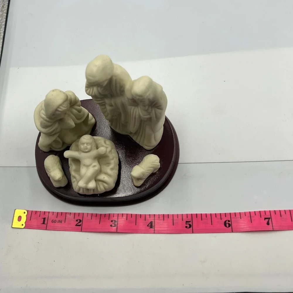 Miniature Nativity Scene Figurine Holy Family Baby Jesus Manger Christmas Decor